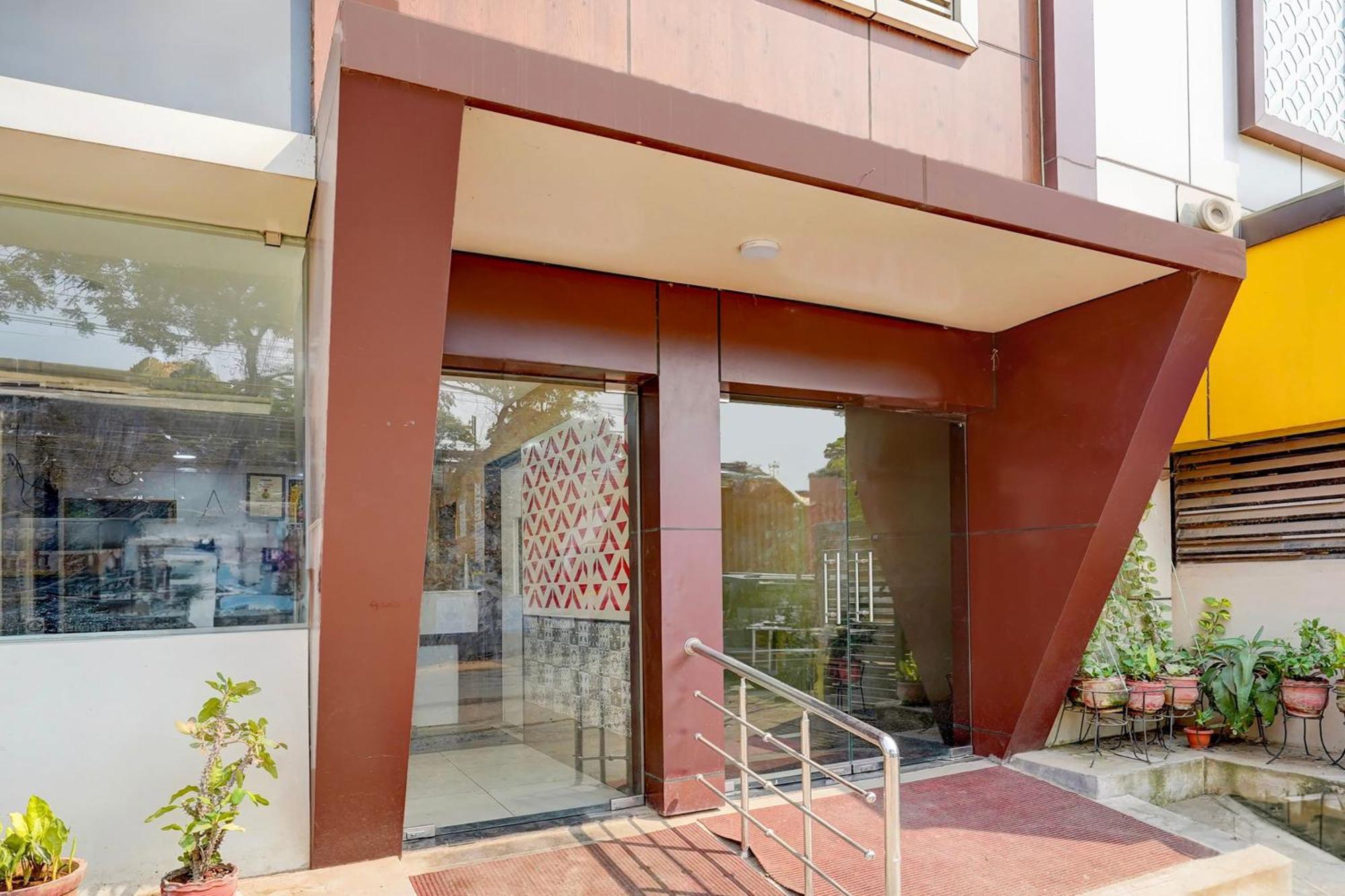 Super Hotel O Perungalathur Near Bus Stand Csennai Kültér fotó