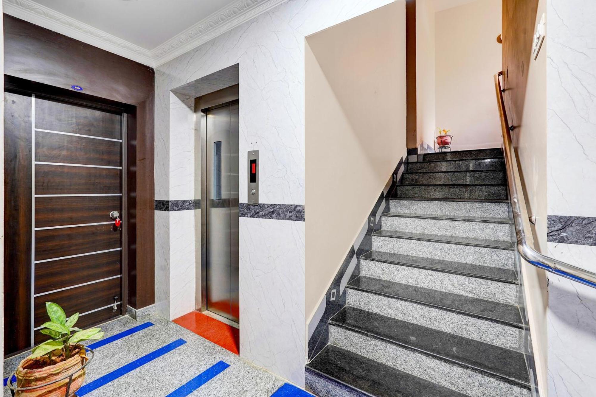 Super Hotel O Perungalathur Near Bus Stand Csennai Kültér fotó